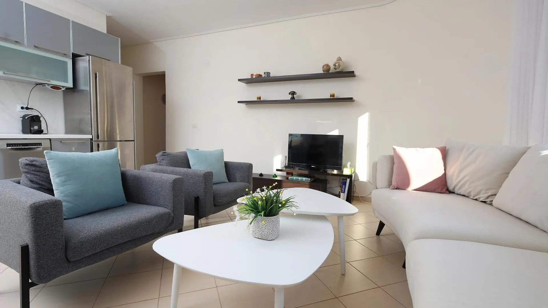 Inner City Hub Vlore Apartment