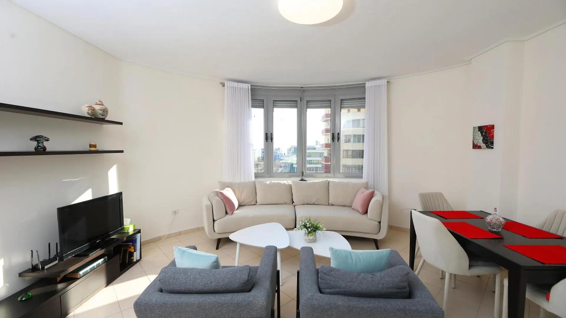 Inner City Hub Vlore Apartment