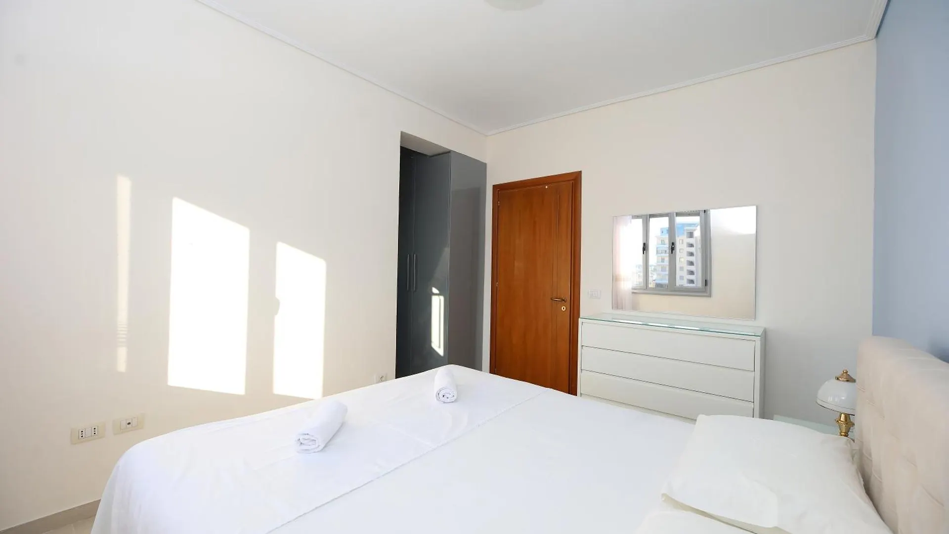 Apartment Inner City Hub Vlore