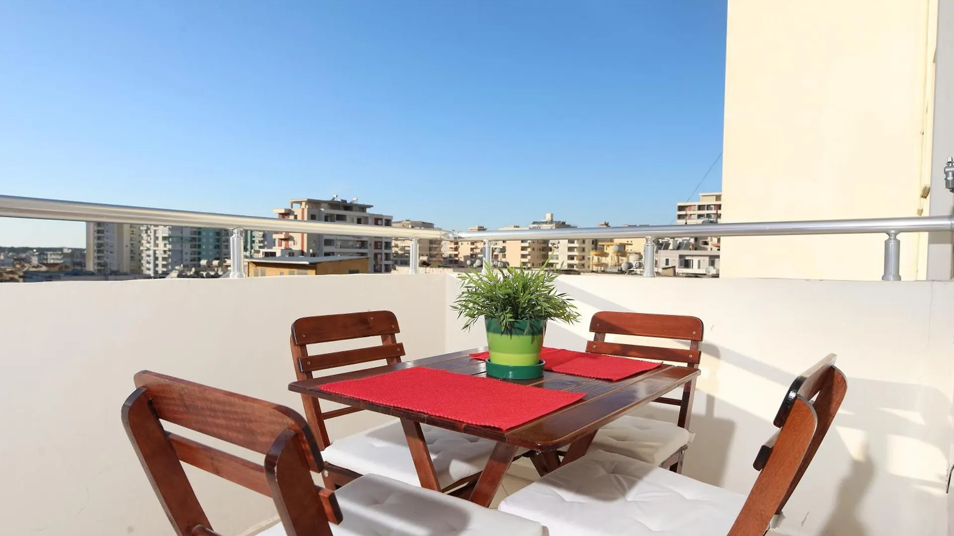 Inner City Hub Vlore Apartment